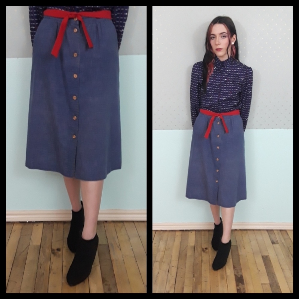 Cute vtg 70s  button front chambray skirt!